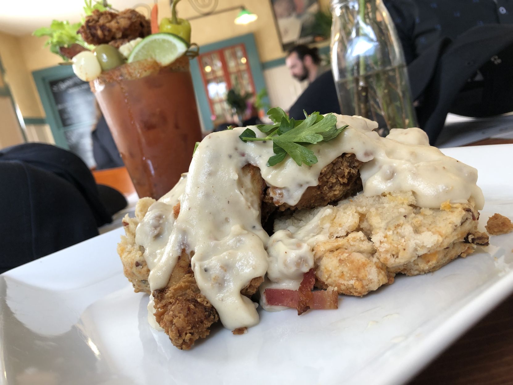 Crema chicken and biscuits